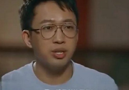 司晓迪自曝与多位顶流关系引发内娱震荡，工作室统一辟谣引网友热议