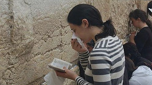 国产影视产业的两面镜像：新时代幸福画卷与版权风波的背后
